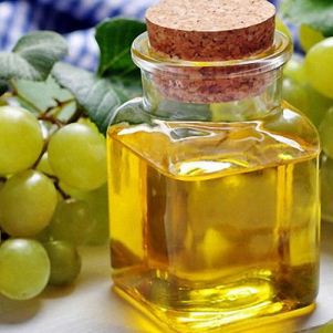 Какое масло выбрать для зоны вокруг глаз