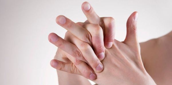 Причины и методы лечения покраснения между пальцами рук